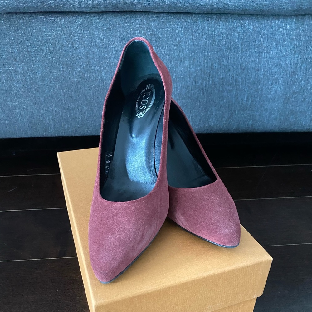 Tod’s Burgundy Kitten Heels